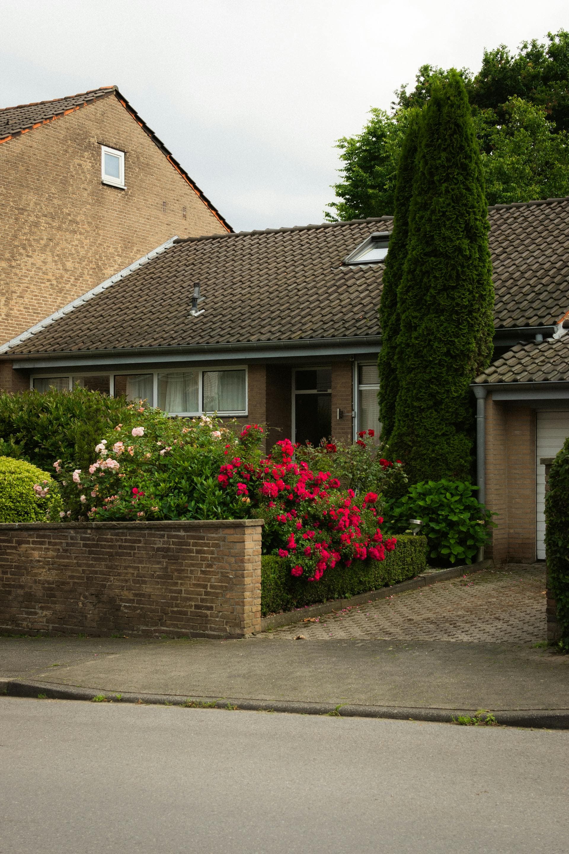 Foreclosed House and Lot near Bonifacio Global City - Image 3